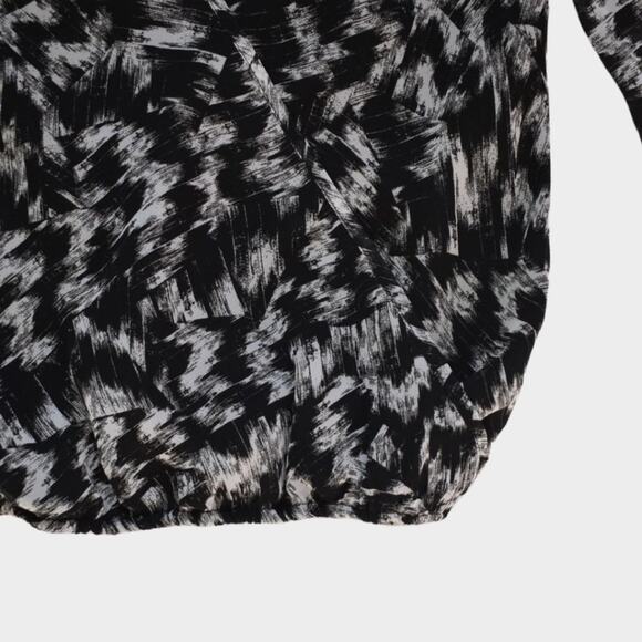 VINCE CAMUTO Women's Blouse Size XS Black & White - Picture 4 of 6